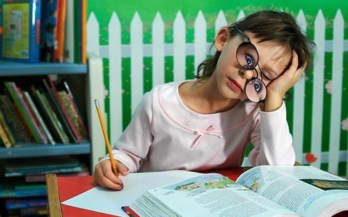 5 dấu hiệu cho thấy con bạn đang chán học
